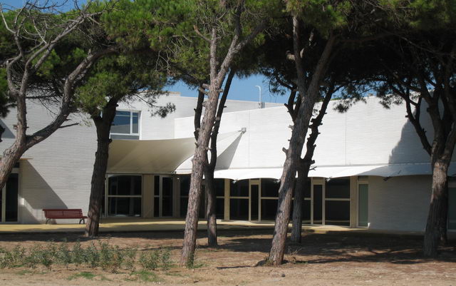 Uno de los edificios del CEIP Gav&agrave; Mar (27 de Septiembre de 2008)
